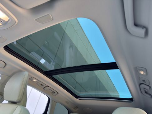 Used 2023 Volvo XC60 T8 Plus w/ Climate Package image 12