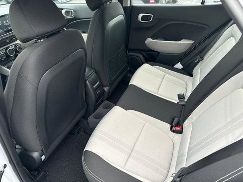New 2025 Hyundai Venue SEL image 13