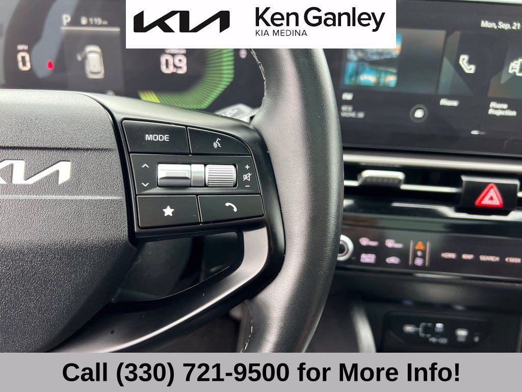 Certified 2026 Kia Sportage EX w/ EX Panorama Roof Package FWD image 30