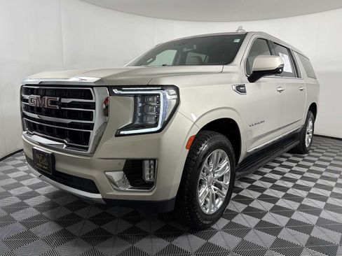 Used 2021 GMC Yukon XL SLT w/ SLT Luxury Plus Package AWD/4WD image 3