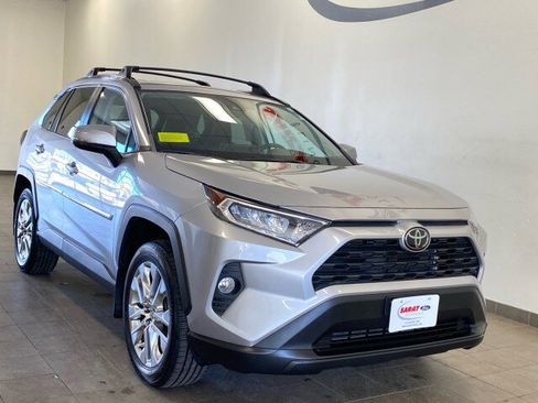 Used 2020 Toyota RAV4 XLE Premium image 2