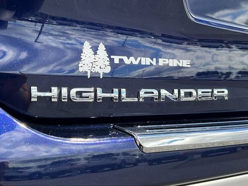 Used 2022 Toyota Highlander Platinum AWD/4WD image 31
