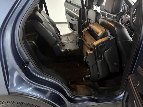 Used 2018 Ford Explorer XLT w/ Equipment Group 201A FWD image 27