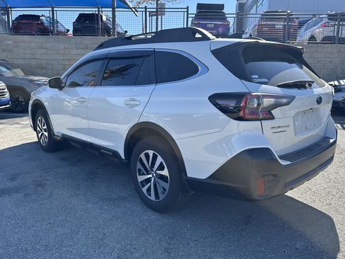 Used 2020 Subaru Outback Premium image 5