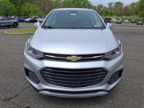 Used 2020 Chevrolet Trax LT w/ LT Convenience Package AWD/4WD image 2