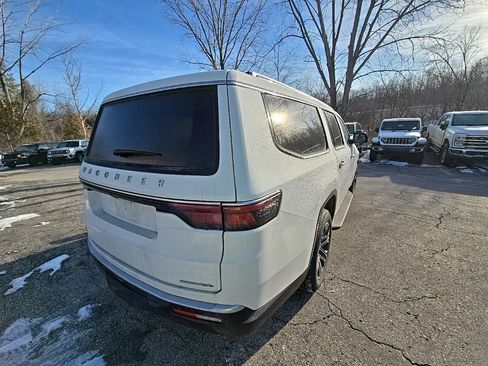 Used 2023 Jeep Wagoneer L Series II image 7