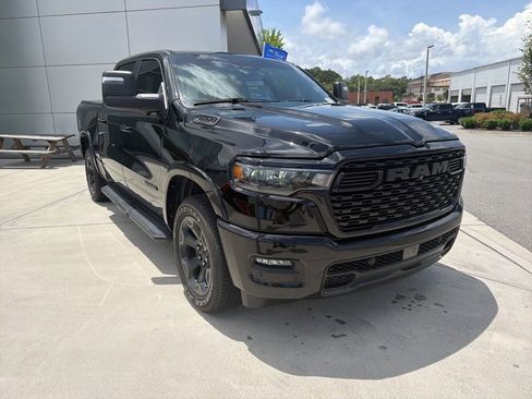 Used 2025 RAM 1500 Big Horn AWD/4WD image 1