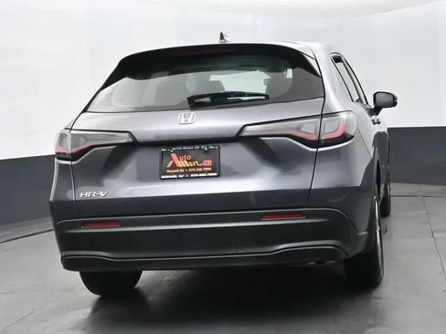 Used 2025 Honda HR-V LX image 8