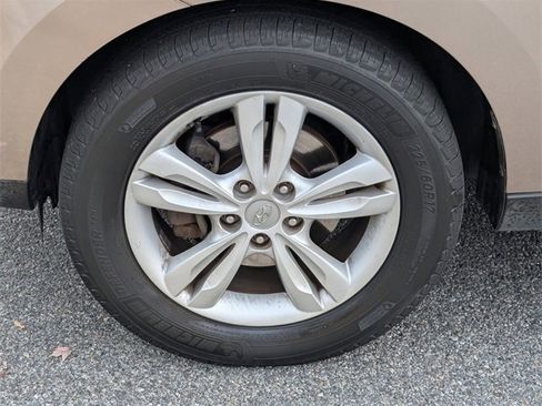 Used 2012 Hyundai Tucson GLS image 13