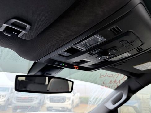 Used 2022 GMC Yukon SLT w/ SLT Premium Package image 19