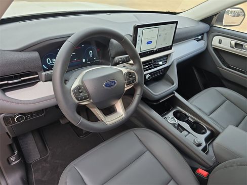 New 2025 Ford Explorer Active w/ Active Comfort Package image 17