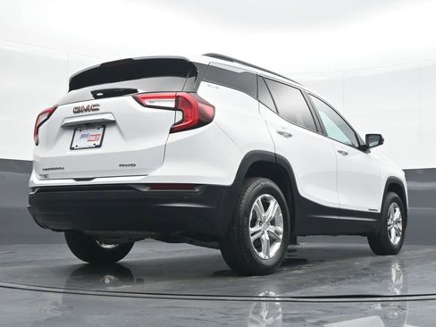 Used 2023 GMC Terrain SLE w/ Driver Convenience Package image 21