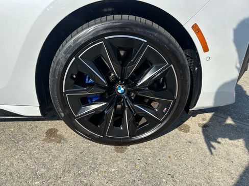 Certified 2025 BMW 760i xDrive w/ Luxury Rear Seating Package image 32