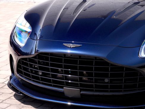 Used 2025 Aston Martin DB12 Coupe RWD image 13