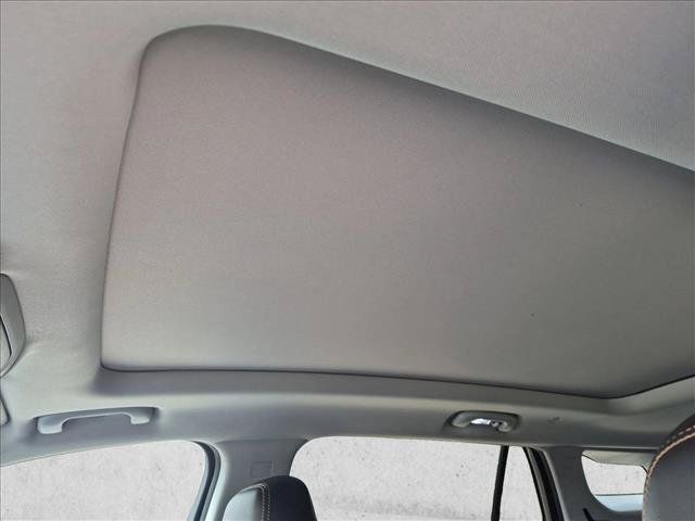 Used 2021 GMC Terrain SLT w/ LPO, Floor Liner Package AWD/4WD image 15