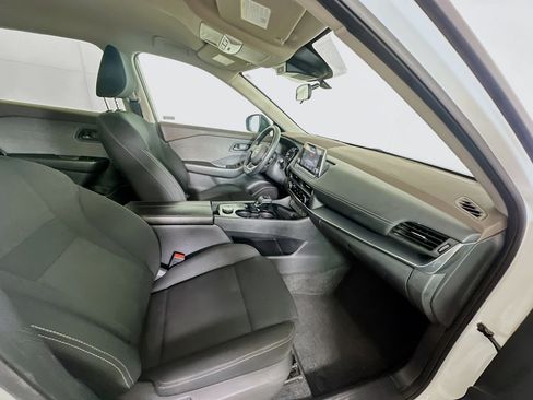 Used 2023 Nissan Rogue S image 29