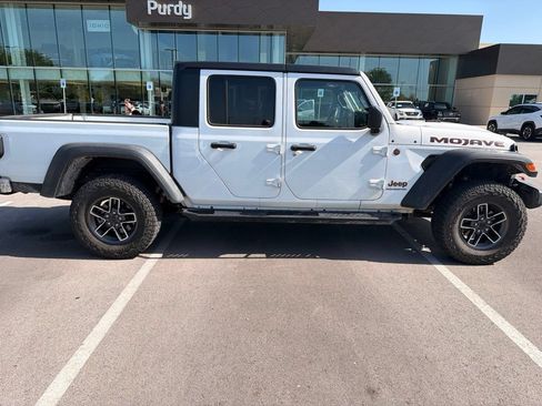 Used 2024 Jeep Gladiator Mojave w/ Safety Group AWD/4WD image 4