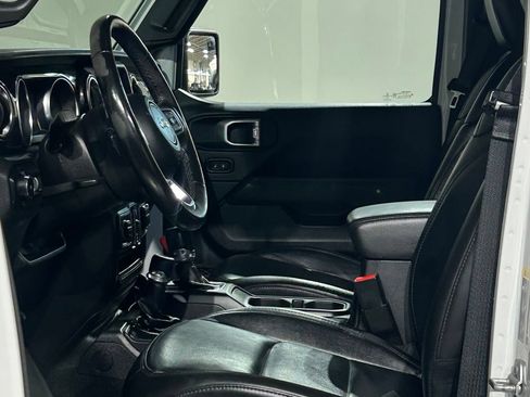 Used 2021 Jeep Wrangler Unlimited Sahara AWD/4WD image 36