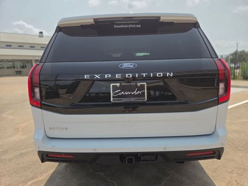 New 2026 Ford Expedition Active RWD image 6