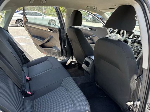Used 2014 Volkswagen Passat 2.5 S FWD image 33