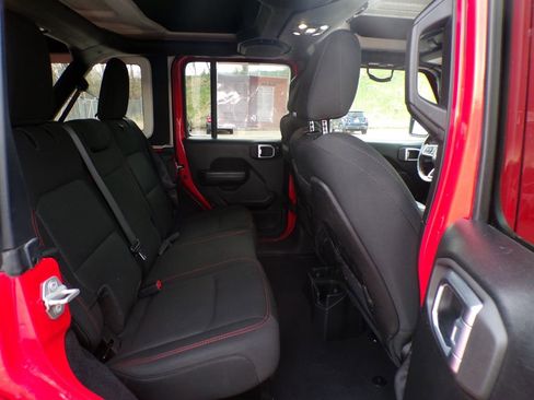 Used 2021 Jeep Wrangler Unlimited Rubicon w/ Cold Weather Group image 19