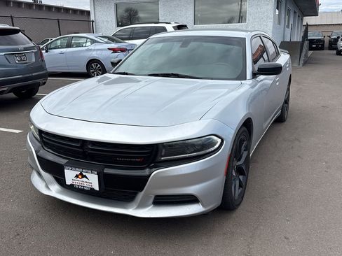 Used 2022 Dodge Charger SXT w/ Blacktop Package image 3