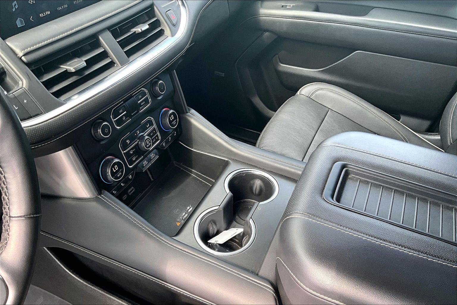 Used 2023 Chevrolet Tahoe Premier w/ Premium Package 2 AWD/4WD image 15