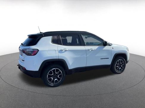 Used 2025 Jeep Compass Trailhawk w/ Trailer Tow Group AWD/4WD image 14