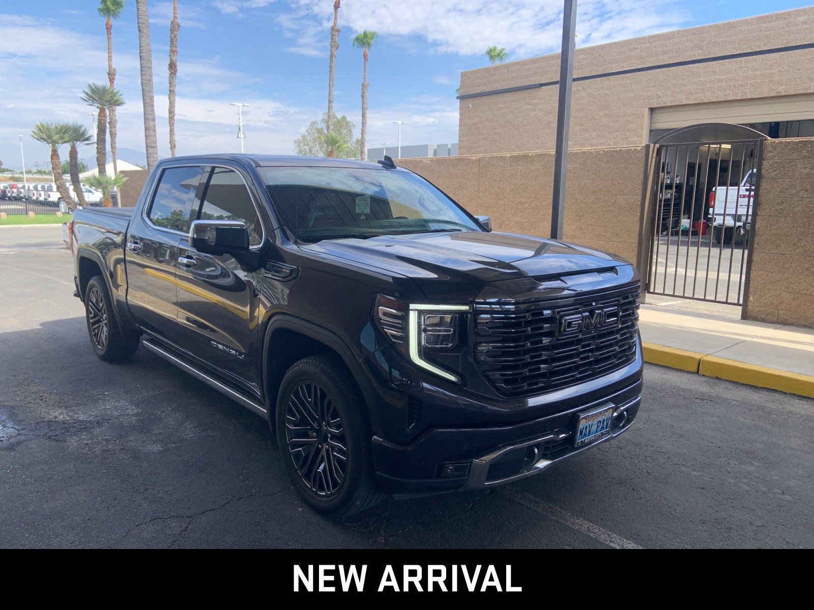 Used 2022 GMC Sierra 1500 Denali Ultimate AWD/4WD image 3
