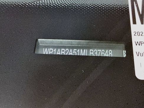 Certified 2021 Porsche Macan S AWD/4WD image 32