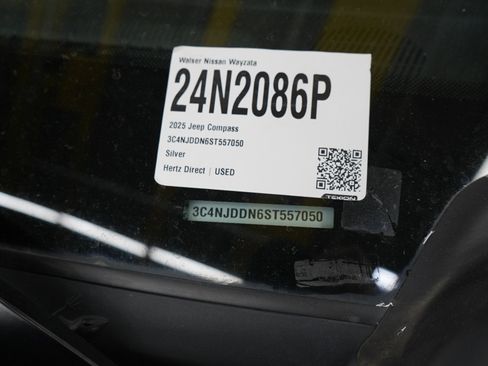 Used 2025 Jeep Compass Trailhawk AWD/4WD image 30