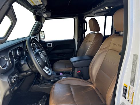Used 2022 Jeep Wrangler Unlimited Sahara AWD/4WD image 9