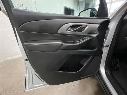 Used 2020 Chevrolet Traverse LS image 9