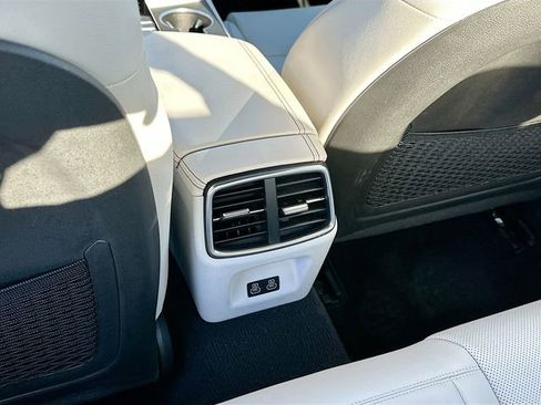 Used 2025 Genesis G70 2.5T image 25