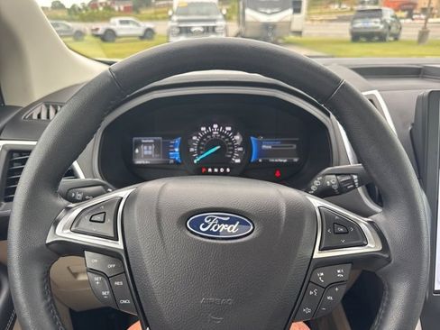 Used 2024 Ford Edge Titanium image 17