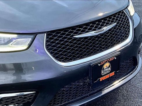 Used 2022 Chrysler Pacifica Touring-L image 33