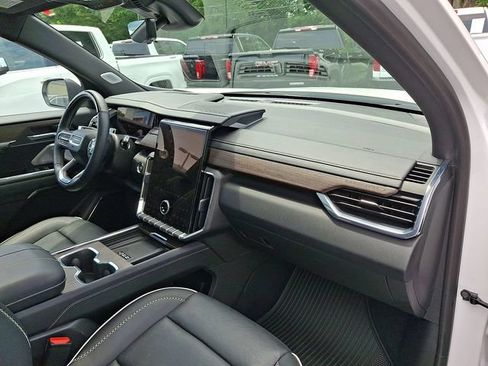 Certified 2025 GMC Acadia Denali w/ Super Cruise Package AWD/4WD image 28