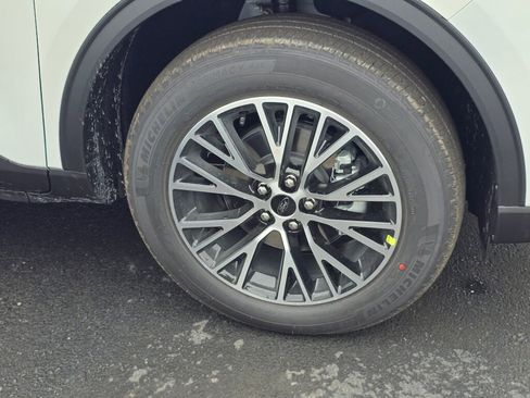 New 2025 Ford Escape SE w/ Class II Trailer Tow Package image 4