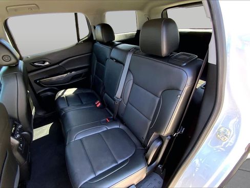 Certified 2023 GMC Acadia SLT AWD/4WD image 39