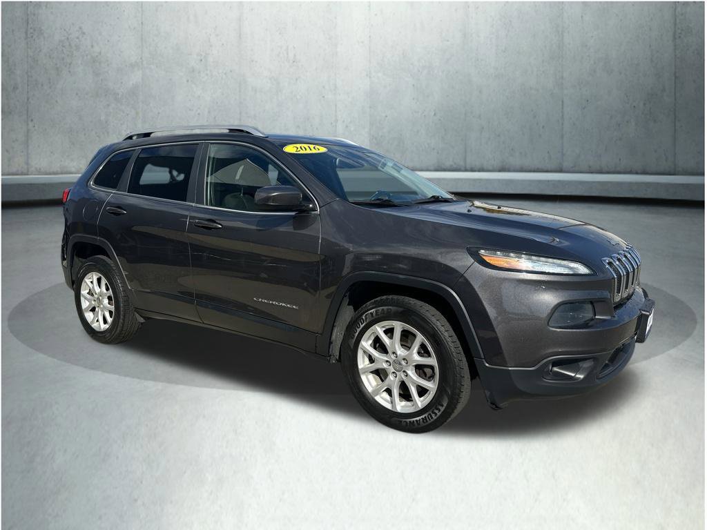 Used 2016 Jeep Cherokee Latitude w/ Cold Weather Group AWD/4WD image 9
