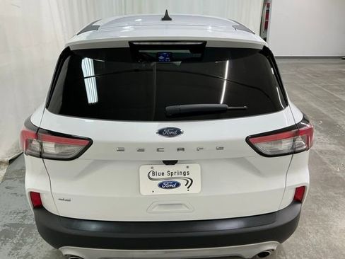 Used 2022 Ford Escape SE image 4