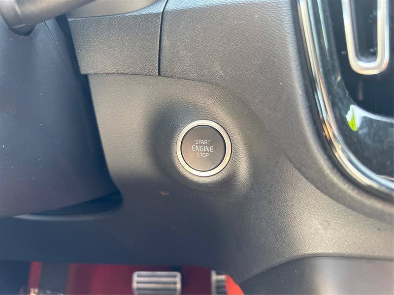 Used 2021 Volvo XC40 T5 R-Design AWD/4WD image 30