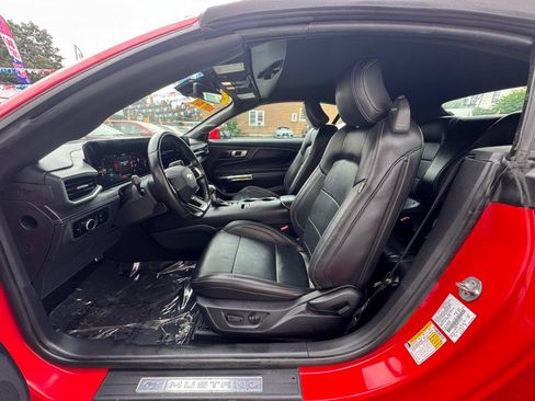 Used 2025 Ford Mustang Premium RWD image 9