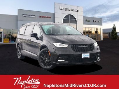 Used 2024 Chrysler Pacifica Limited w/ S Appearance Package