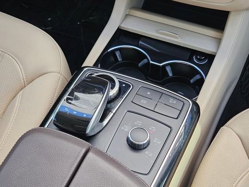 Used 2019 Mercedes-Benz GLE 400 4MATIC image 17