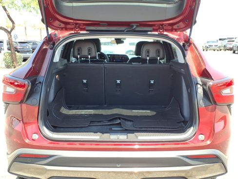 Used 2024 Chevrolet Trax ACTIV w/ Sunroof Package FWD image 18
