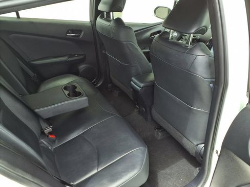Certified 2016 Toyota Prius Three Touring FWD image 32