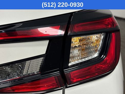 Used 2025 Subaru Crosstrek 2.0i Premium image 31