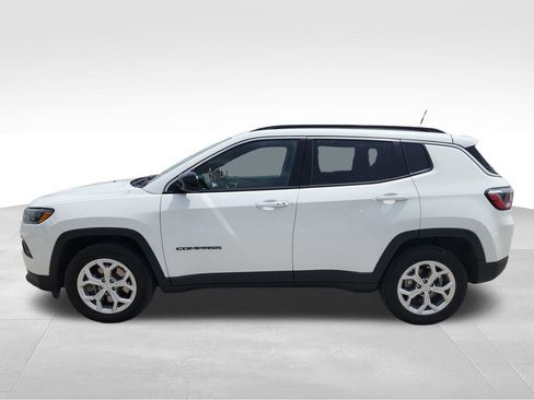 Used 2024 Jeep Compass Latitude AWD/4WD image 6
