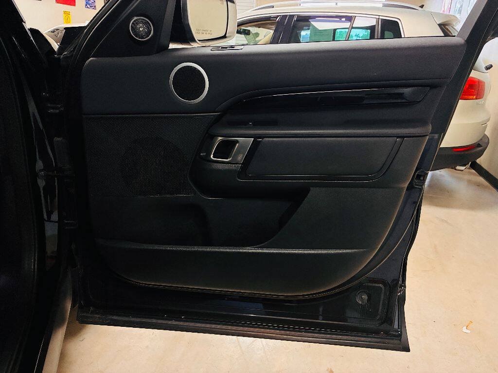 Used 2020 Land Rover Discovery SE AWD/4WD image 10